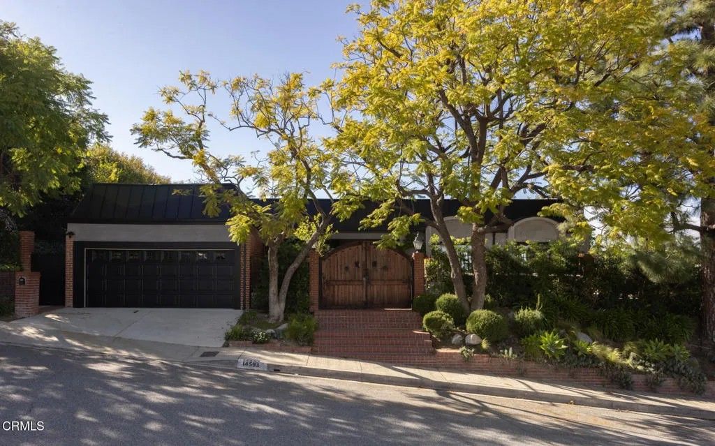 Photo of 14593 Deervale Place, Sherman Oaks, CA 91403 (MLS # P1-26136)