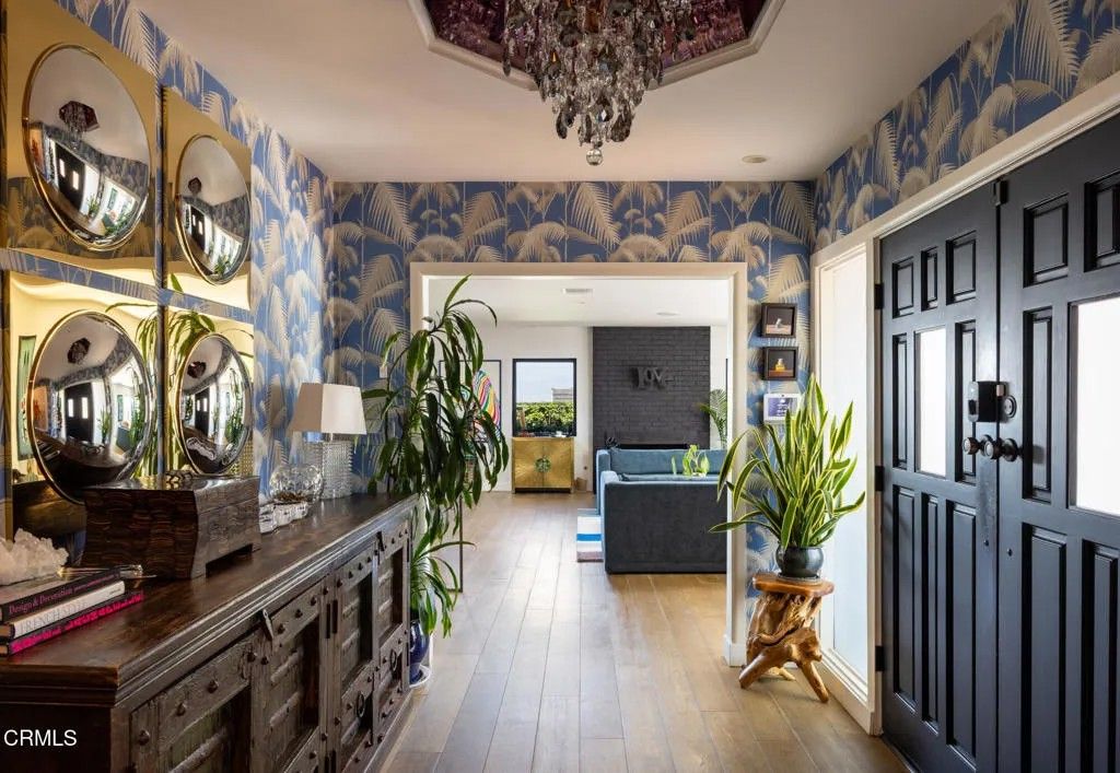 Photo of 14593 Deervale Place, Sherman Oaks, CA 91403 (MLS # P1-26136)