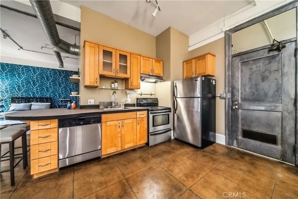 108 W 2nd Street 410