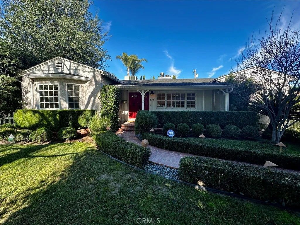 Photo of 11741 Otsego Street, Valley Village, CA 91607 (MLS # SR25277027)