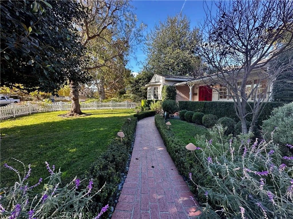 Photo of 11741 Otsego Street, Valley Village, CA 91607 (MLS # SR25277027)