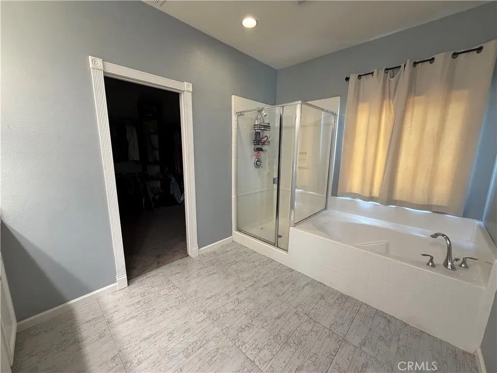 Photo of 30902 Thimbleberry Ln, Murrieta, CA 92563 (MLS # SB25248083)