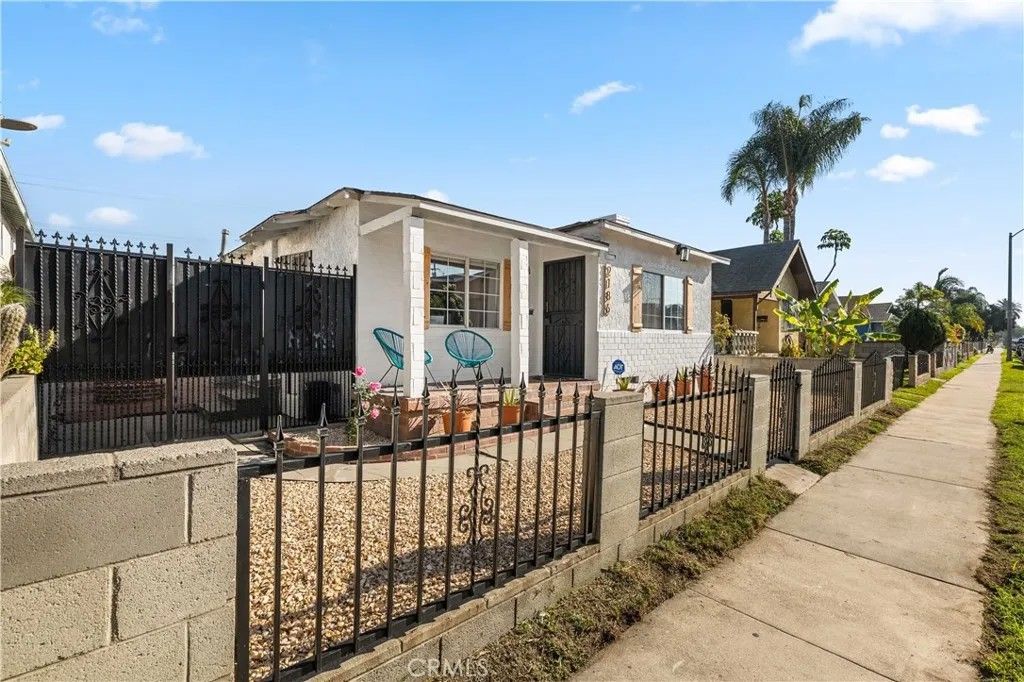 Photo of 2186 Lime Avenue, Long Beach, CA 90806 (MLS # SB25270901)