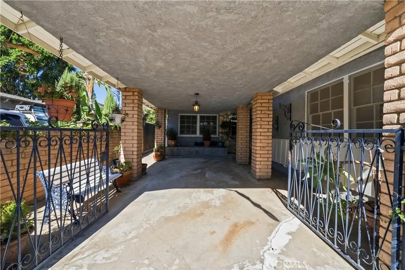 15253 La Valle Street