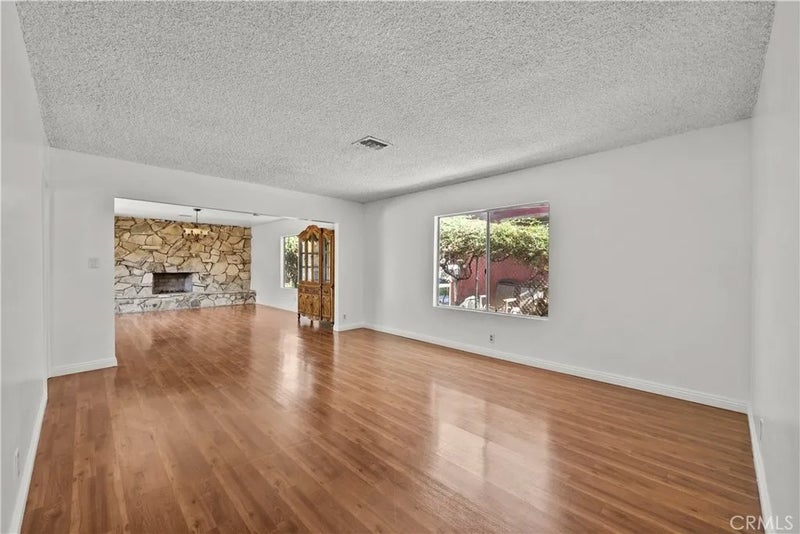 15253 La Valle Street