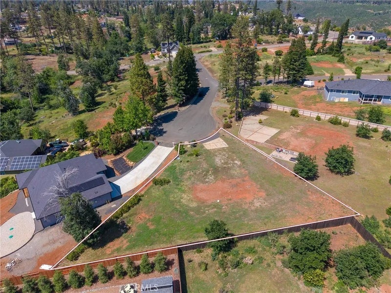 5220 Falcons View