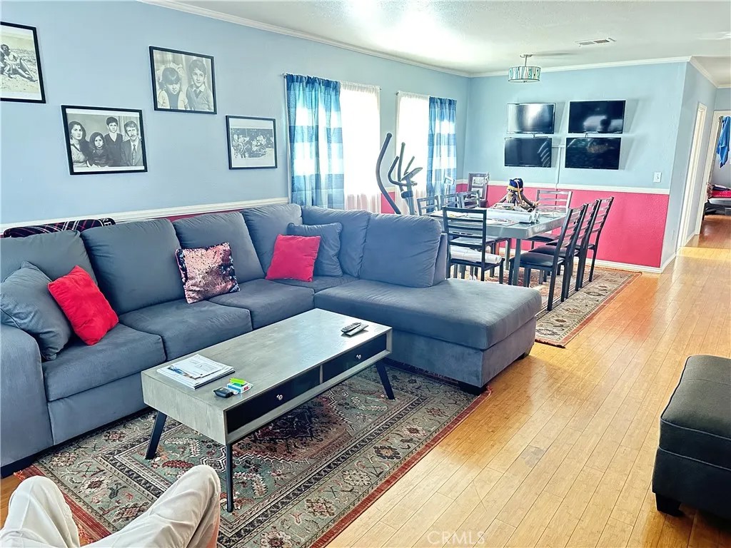 1415 N Mariposa