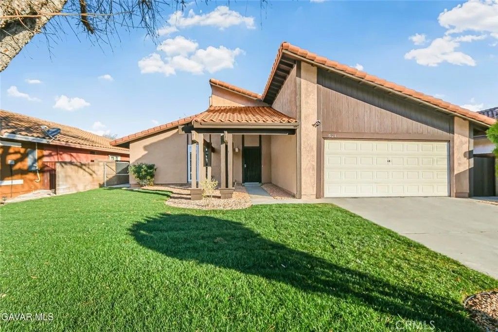 Photo of 521 W Avenue J14, Lancaster, CA 93534 (MLS # SR26006161)