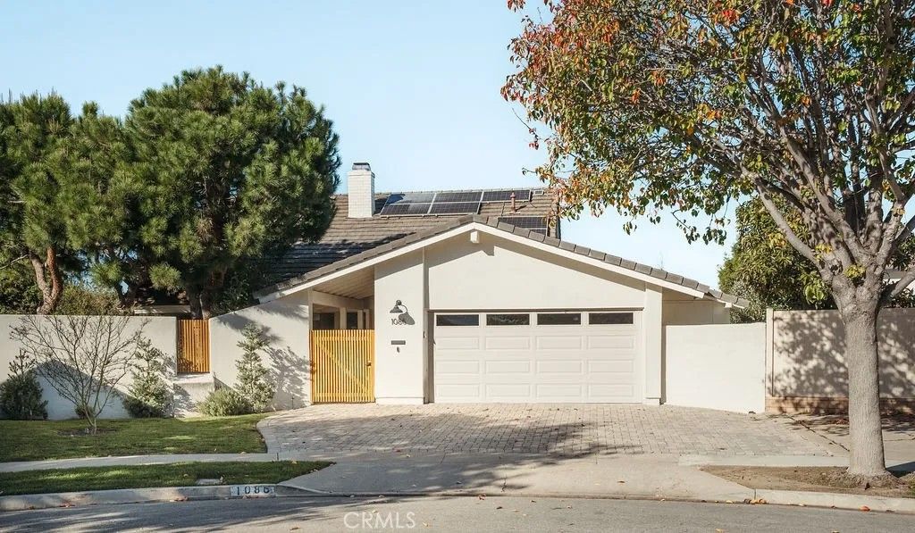 Photo of 1086 Vallejo Cir, Costa Mesa, CA 92626 (MLS # OC26002284)