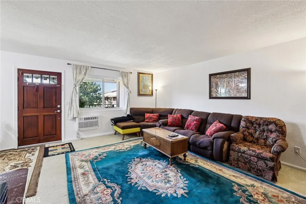 2094 E Grand Ave 33