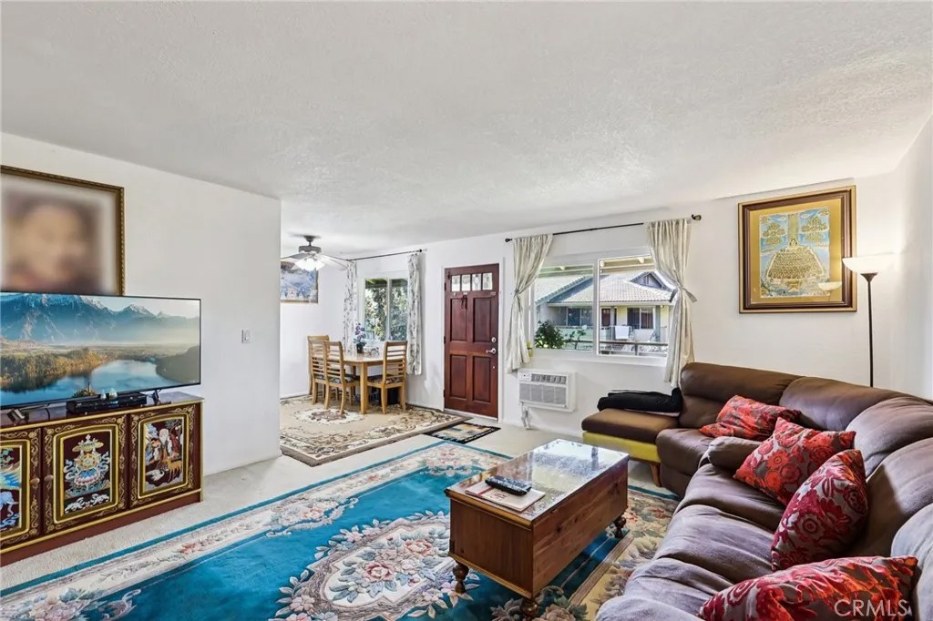 2094 E Grand Ave 33