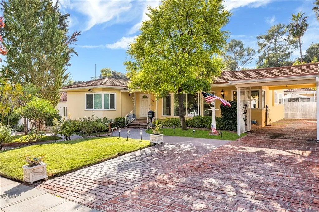 695 Glenmore Boulevard