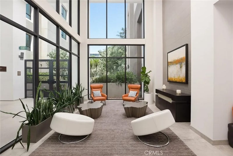 328 W Green St. 201