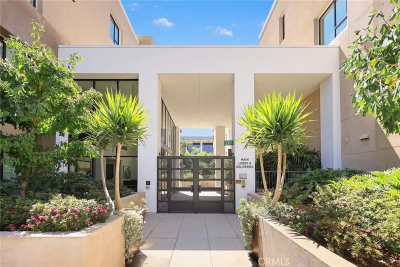 328 W Green St. 201