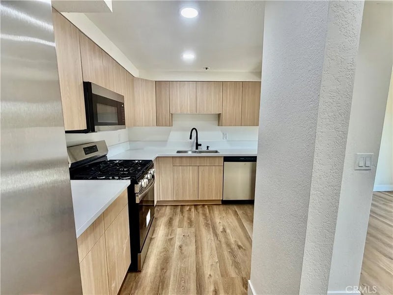861 Village Square North