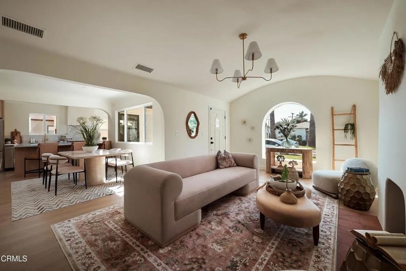 3044 Hillcrest Drive