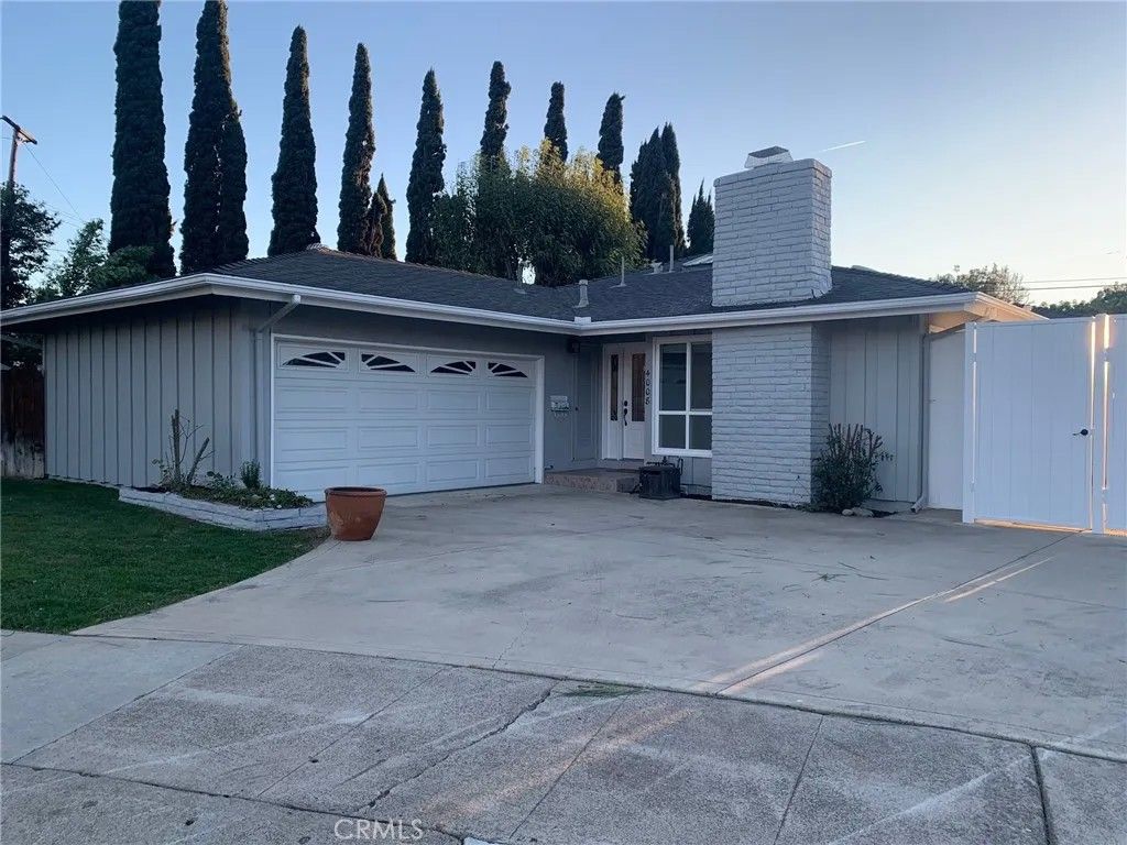 Photo of 4008 E Fernwood Ave, Orange, CA 92869 (MLS # OC25270602)