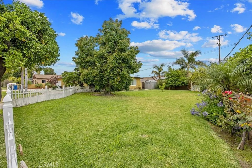 8236 Millergrove