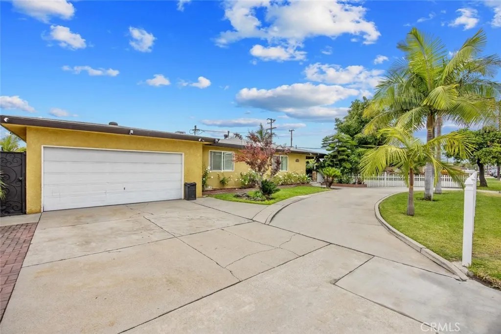 8236 Millergrove