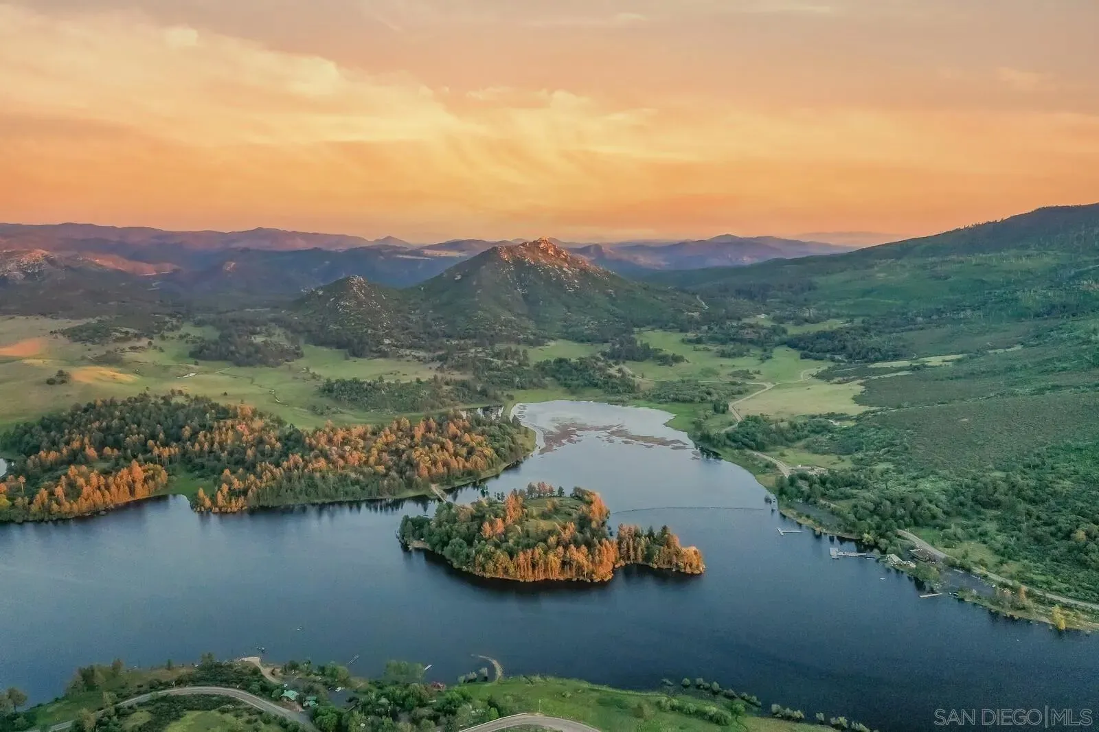 Julian, California 92036, United States, 4 Bedrooms Bedrooms, ,5 BathroomsBathrooms,Residential,Active,185001