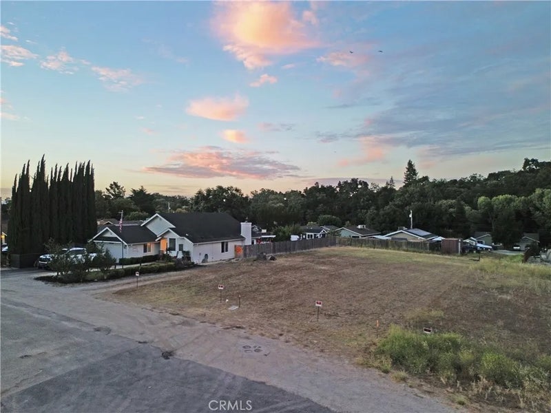 799 Forest Ave