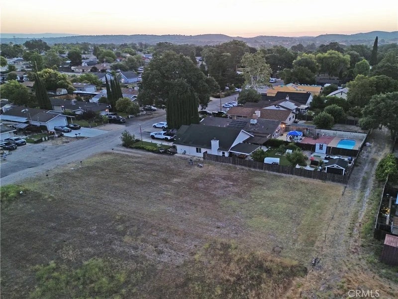 799 Forest Ave