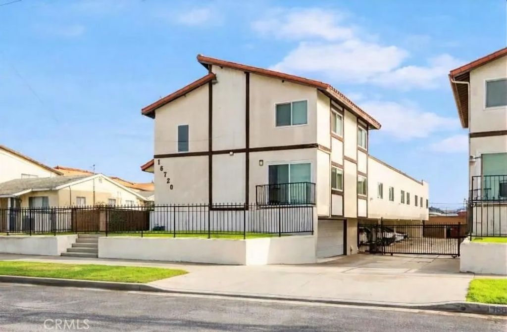 Photo of 16720 S Dalton Ave, Gardena, CA 90247 (MLS # SB26058892)