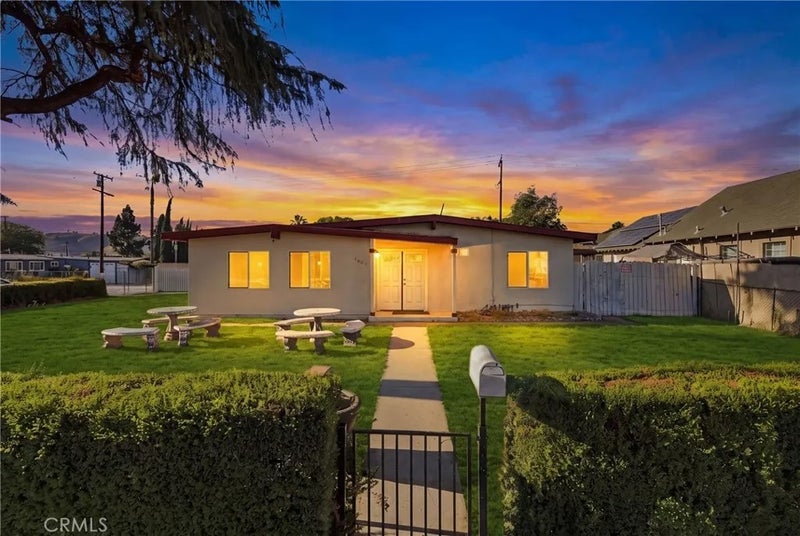 2065 W Orange Grove