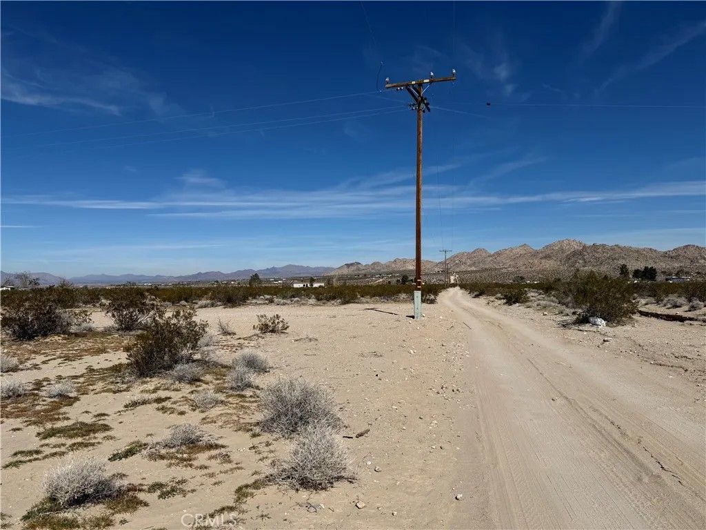 Photo of 10248 Cavetto Rd, Lucerne Valley, CA 92356 (MLS # IV26049909)