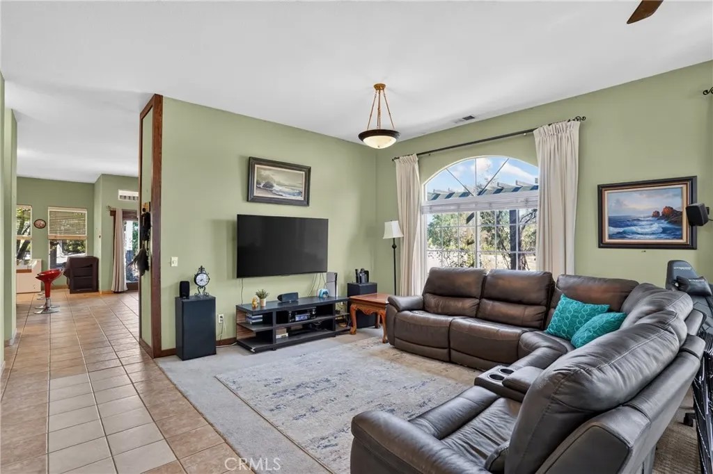 5696 Loma Real