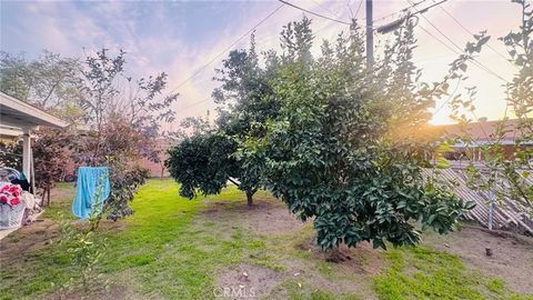 Tiny photo for 5833 Leo St, Bakersfield, CA 93307 (MLS # SR26022739)