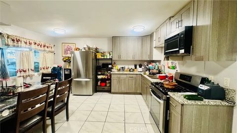 Tiny photo for 5833 Leo St, Bakersfield, CA 93307 (MLS # SR26022739)