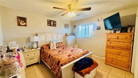 Tiny photo for 5833 Leo St, Bakersfield, CA 93307 (MLS # SR26022739)