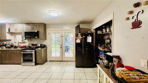 Tiny photo for 5833 Leo St, Bakersfield, CA 93307 (MLS # SR26022739)