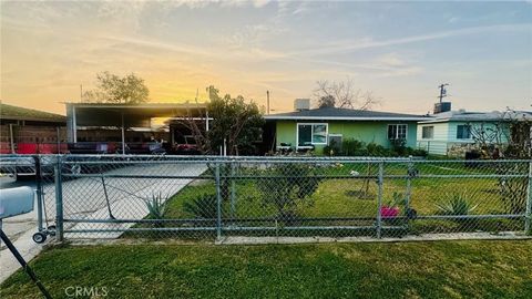 Tiny photo for 5833 Leo St, Bakersfield, CA 93307 (MLS # SR26022739)