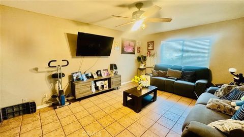 Tiny photo for 5833 Leo St, Bakersfield, CA 93307 (MLS # SR26022739)