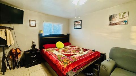 Tiny photo for 5833 Leo St, Bakersfield, CA 93307 (MLS # SR26022739)