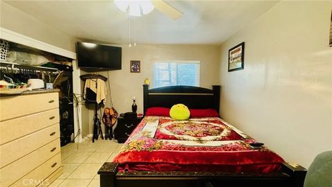 Tiny photo for 5833 Leo St, Bakersfield, CA 93307 (MLS # SR26022739)