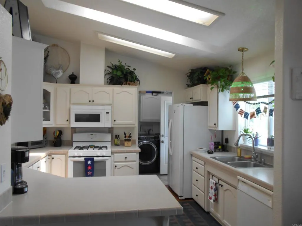 2003 Bayview Hts 105