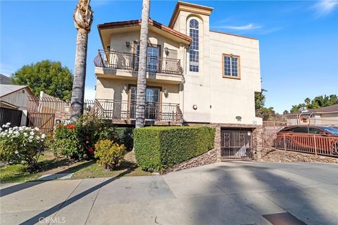 Tiny photo for 14957 Victory #101, Van Nuys, CA 91411 (MLS # BB25255416)