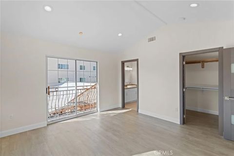Tiny photo for 14957 Victory #101, Van Nuys, CA 91411 (MLS # BB25255416)