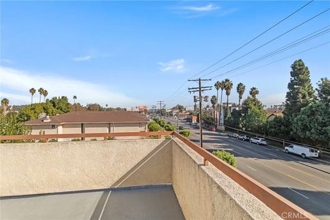 Tiny photo for 14957 Victory #101, Van Nuys, CA 91411 (MLS # BB25255416)