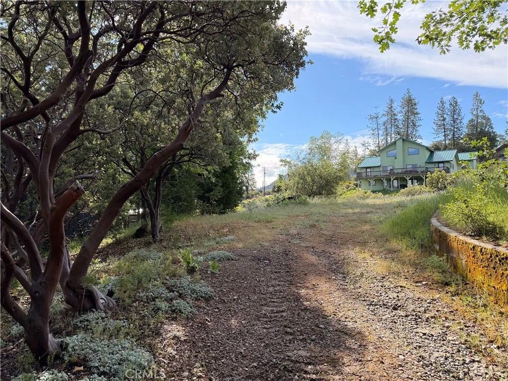 Photo of 39333 Manzanita Dr, Oakhurst, CA 93644 (MLS # MP26078765)