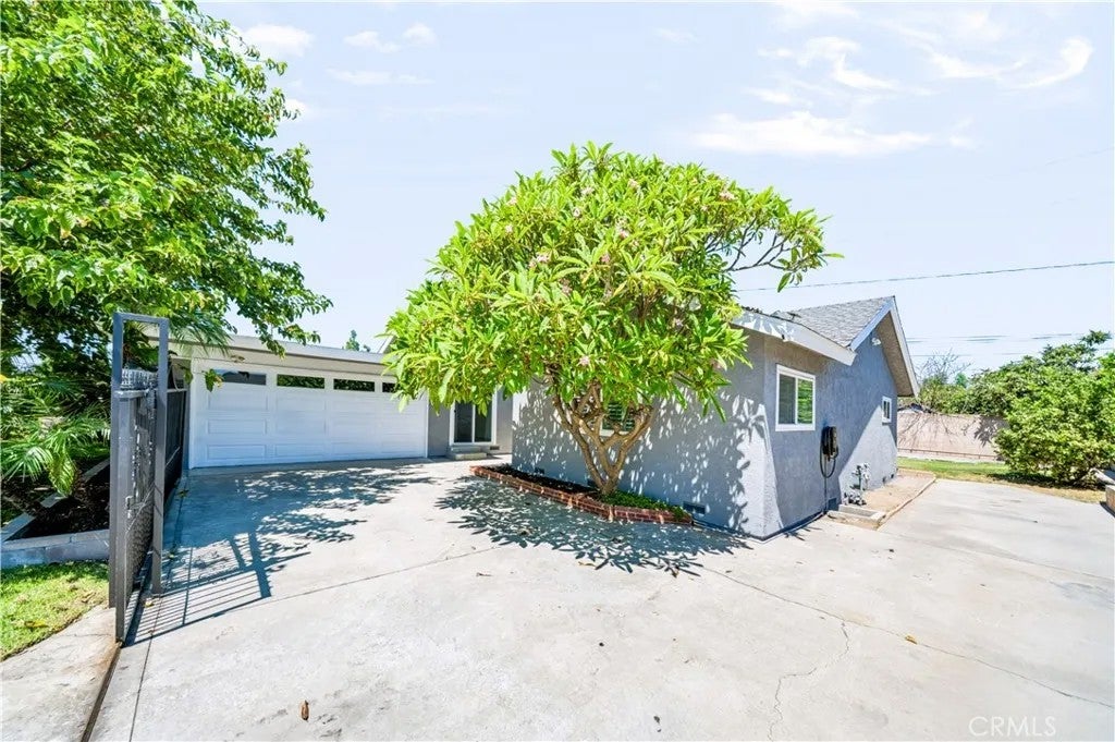 533 E Covina