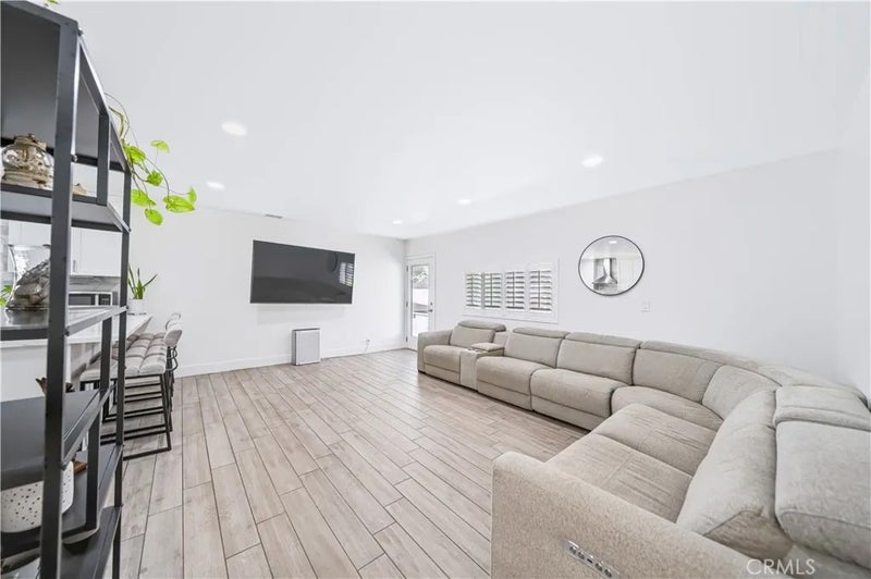 533 E Covina