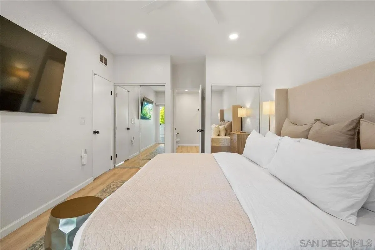 San Diego, California 92111, United States, 3 Bedrooms Bedrooms, ,3 BathroomsBathrooms,Residential,Active,201452