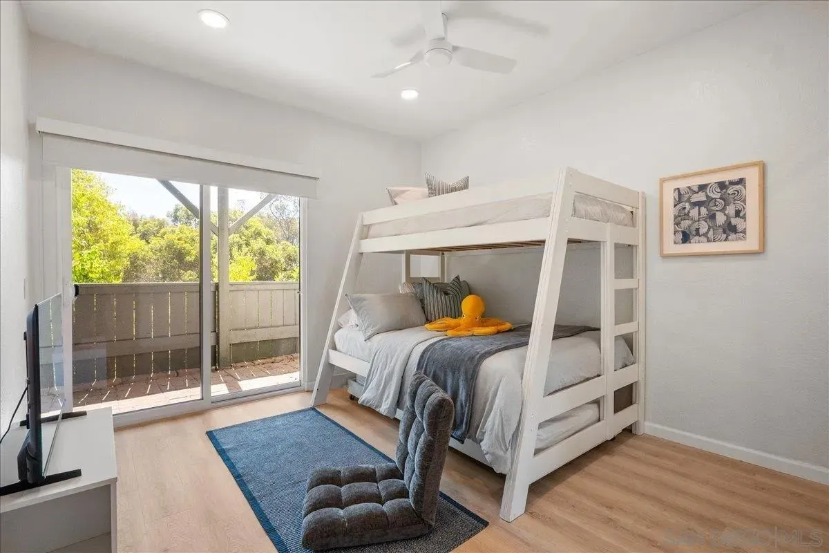 San Diego, California 92111, United States, 3 Bedrooms Bedrooms, ,3 BathroomsBathrooms,Residential,Active,201452