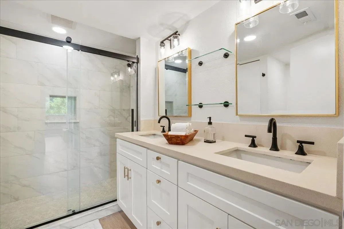 San Diego, California 92111, United States, 3 Bedrooms Bedrooms, ,3 BathroomsBathrooms,Residential,Active,201452