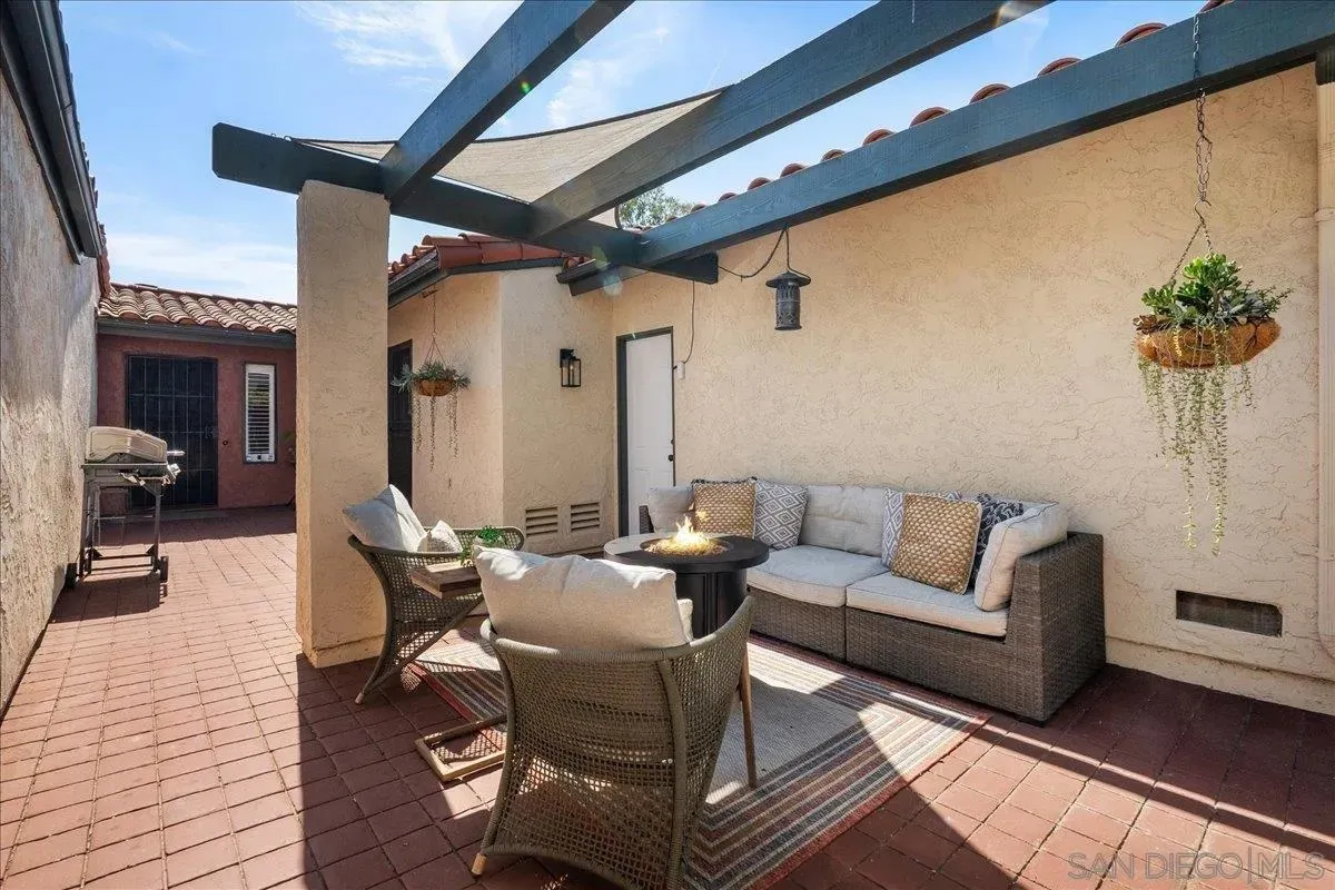 San Diego, California 92111, United States, 3 Bedrooms Bedrooms, ,3 BathroomsBathrooms,Residential,Active,201452