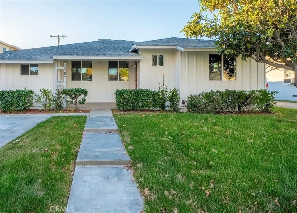 Photo of 5625 Saint Clair Avenue, Valley Village, CA 91607 (MLS # SR26011694)